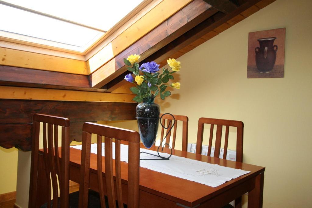 Apartamentos Toraya Hoz de Anero Ruang foto