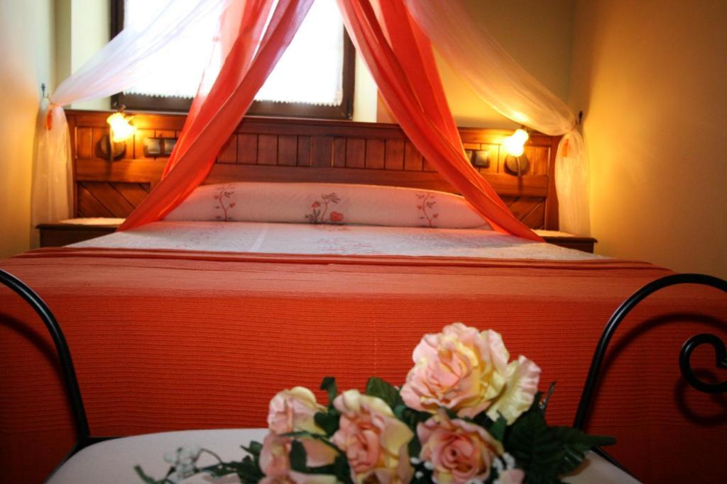 Apartamentos Toraya Hoz de Anero Ruang foto